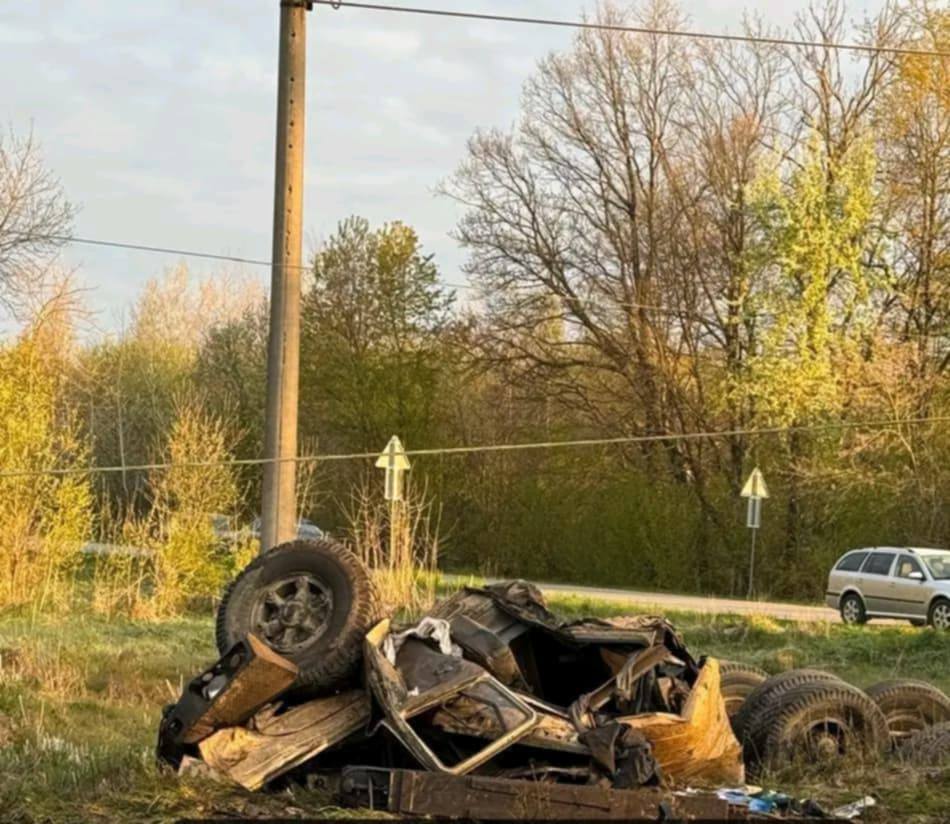 Пасажирський потяг зіткнувся з автокраном на Львівщині: загинув ветеран