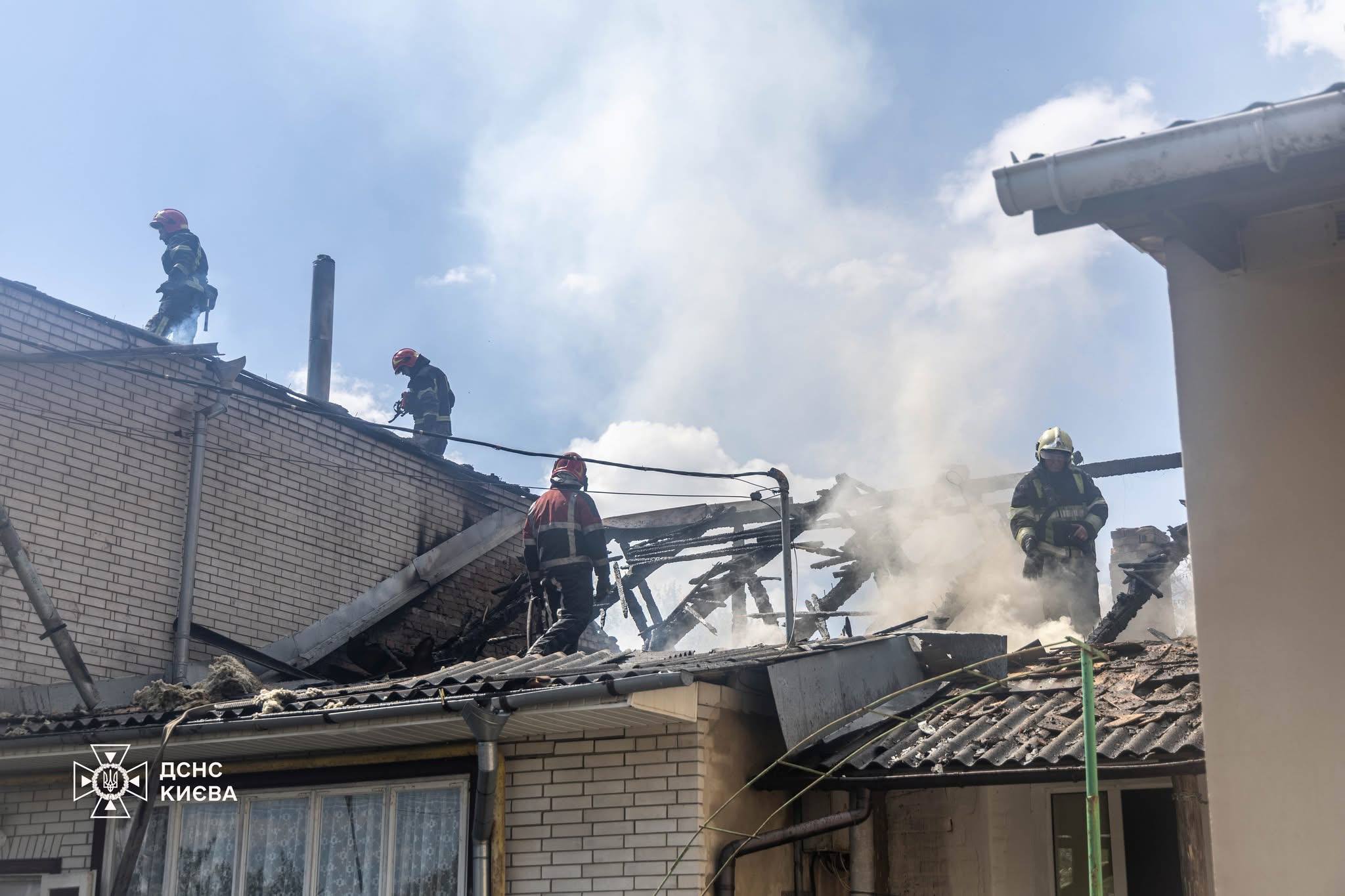 У Голосіївському районі Києва горів житловий будинок