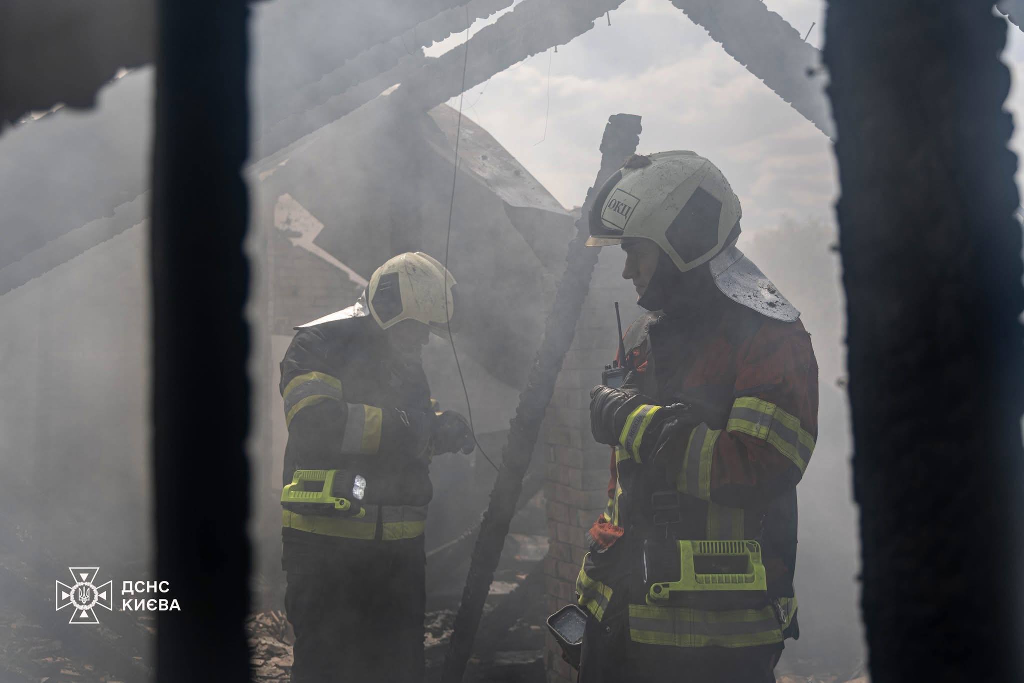 У Голосіївському районі Києва горів житловий будинок - фото 2