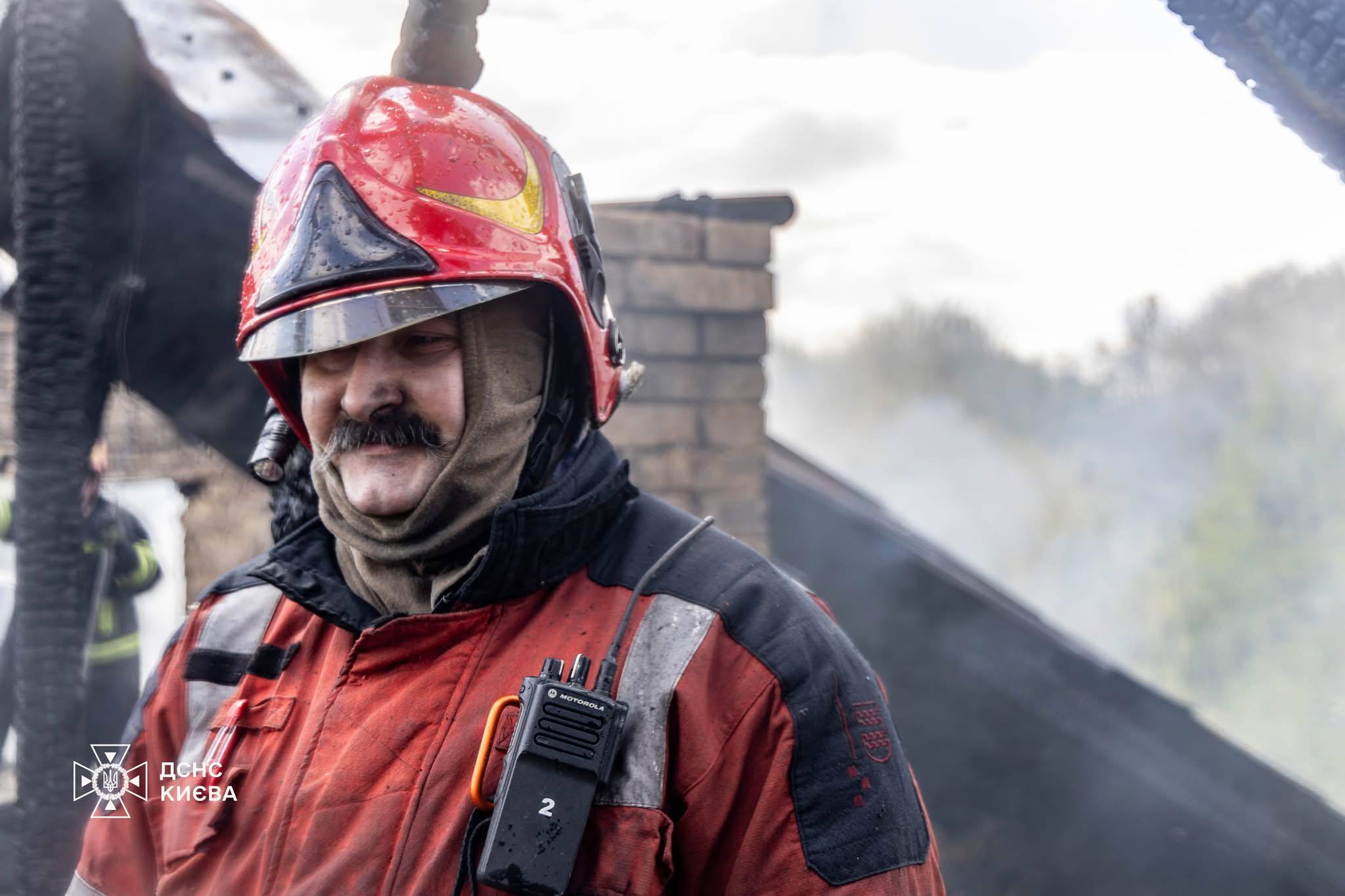 У Голосіївському районі Києва горів житловий будинок - фото 8