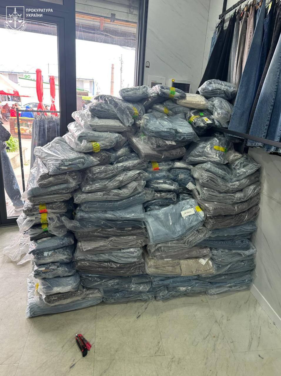 В Одесі викрили масштабний продаж гуманітарки: понад 50 тонн товарів пішли на ринок