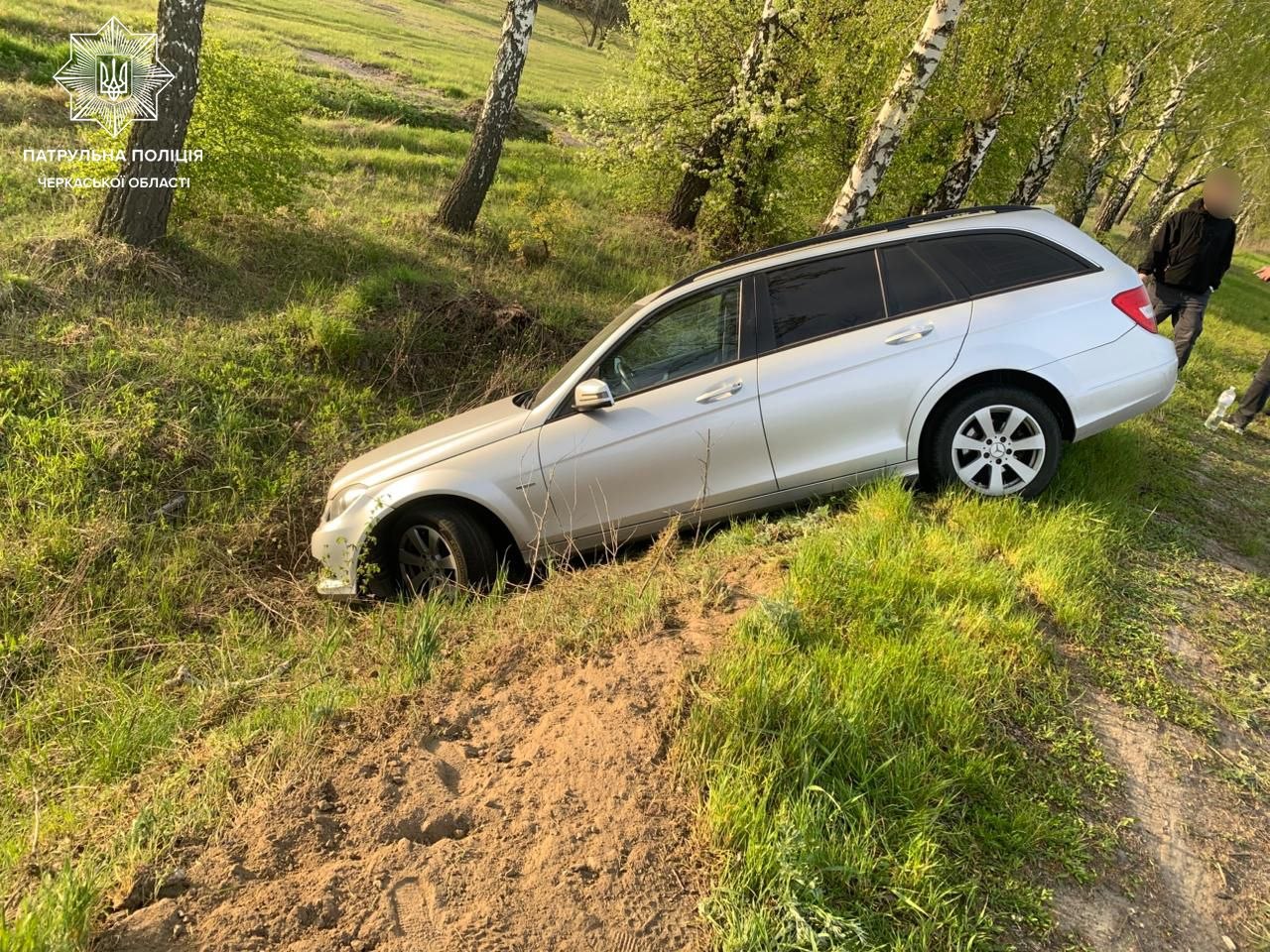 На Черкащині «Жигулі» підрізали «Mercedes»