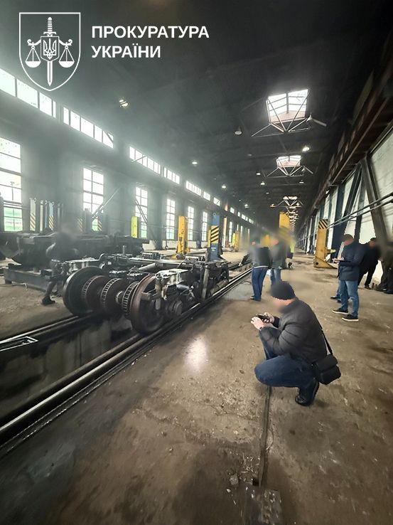 Неякісні вагони для «Укрзалізниці» і 64 млн грн збитків: трьом посадовцям в Києві оголосили підозру