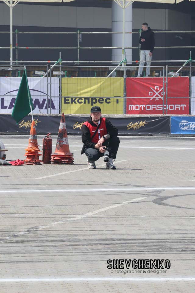 У Києві відбувся перший етап чемпіонату України з дріфтингу. Фоторепортаж - фото 29