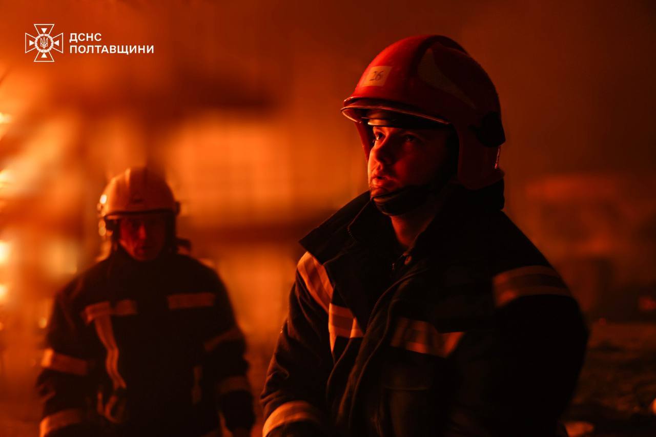 РФ вдарила ракетою по загону рятувальників