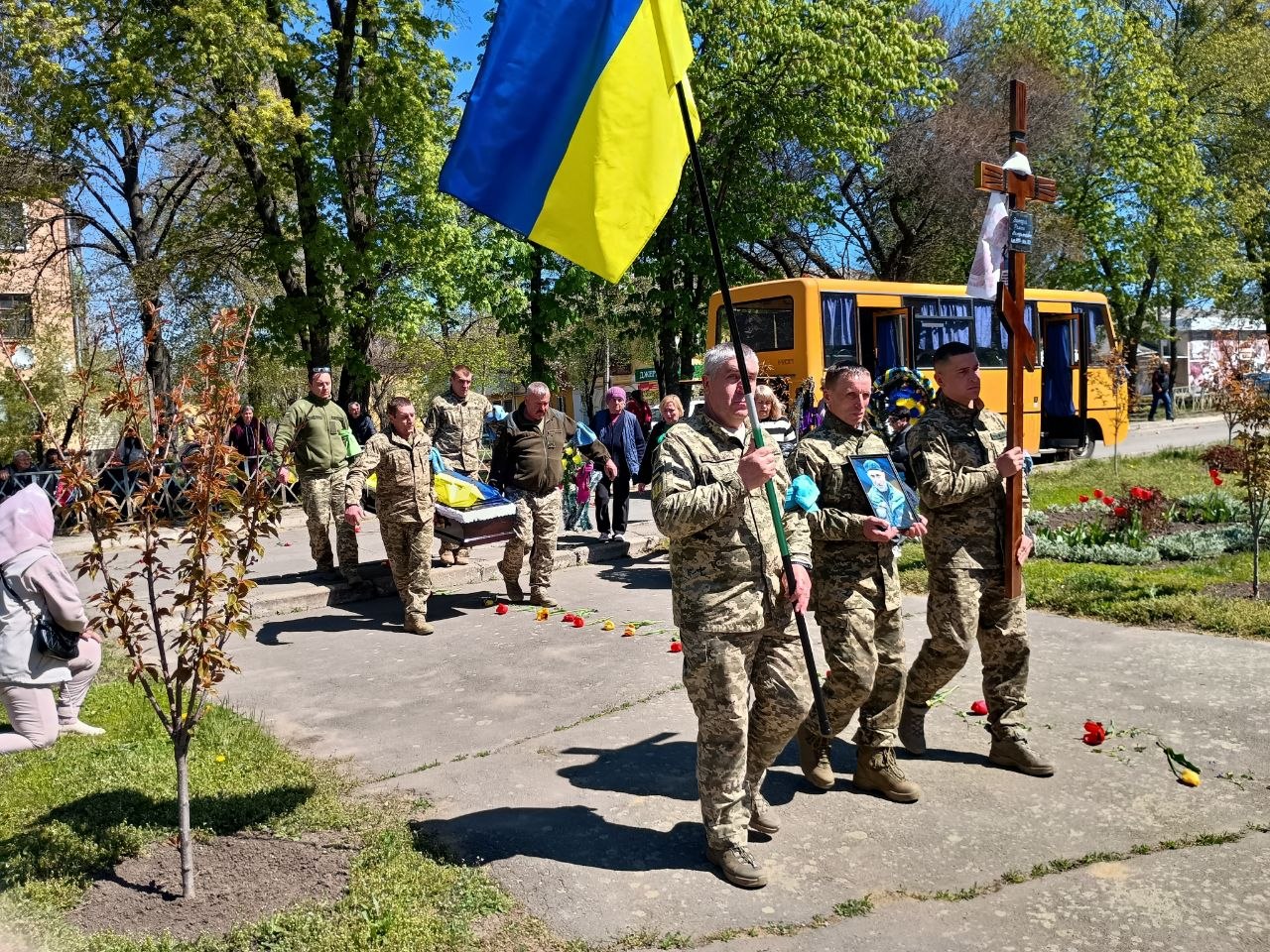 Похорон у день народження. На Черкащині прощалися із загиблим у ДТП військовим ТЦК - фото 3