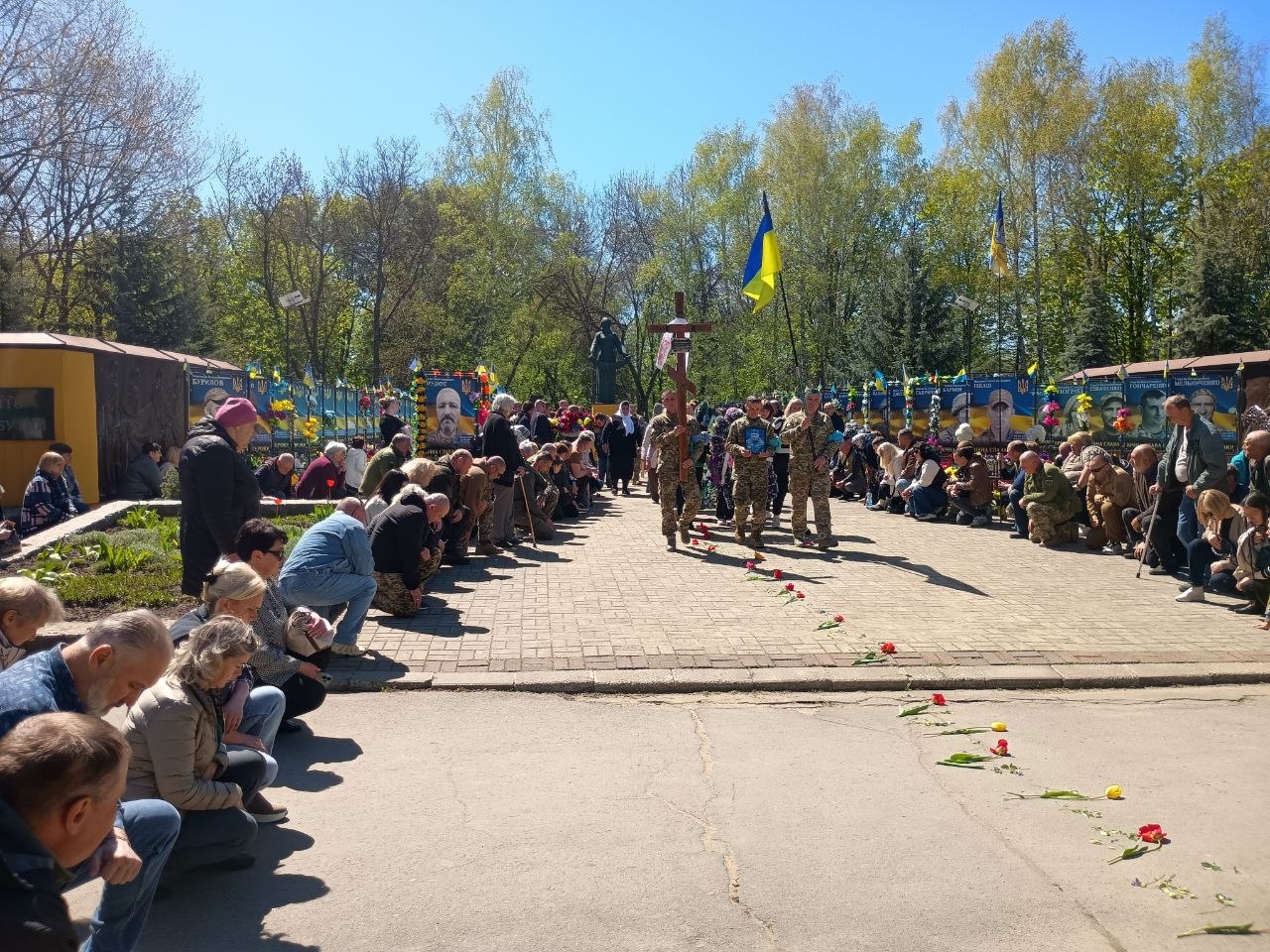 Похорон у день народження. На Черкащині прощалися із загиблим у ДТП військовим ТЦК - фото 4