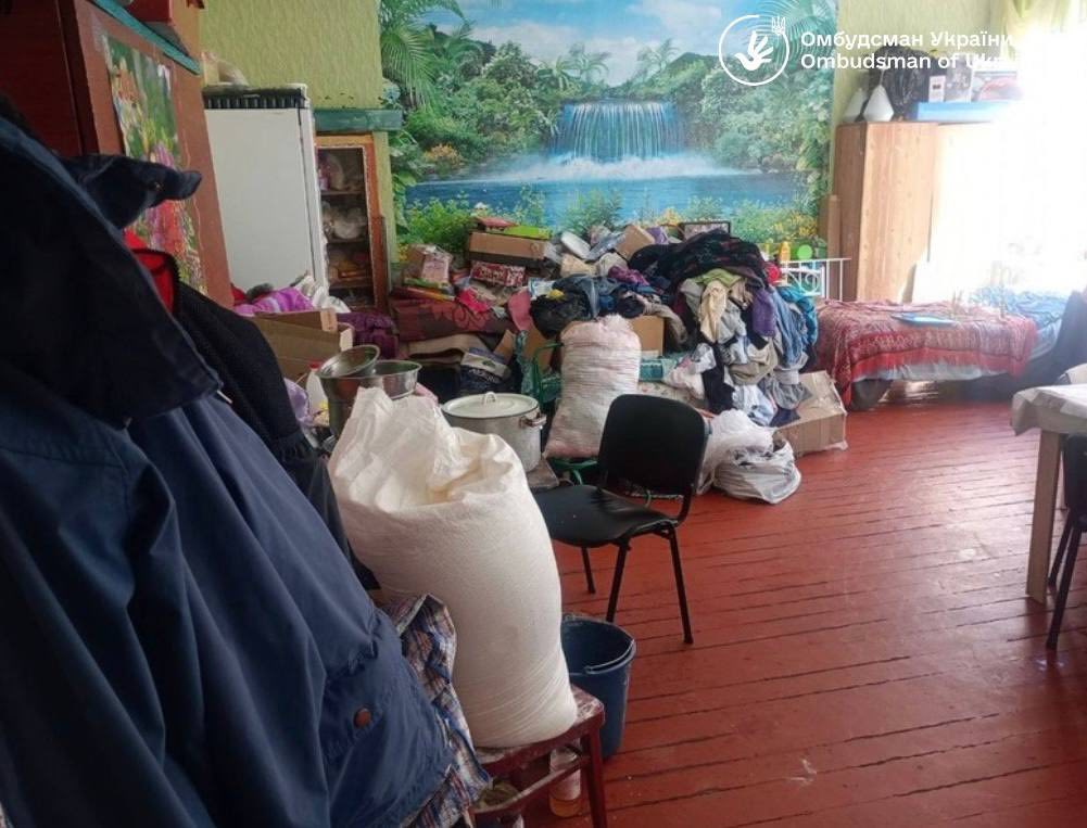 Показали, в яких умовах живуть переселенці в приміщенні школи на Черкащині - фото 7
