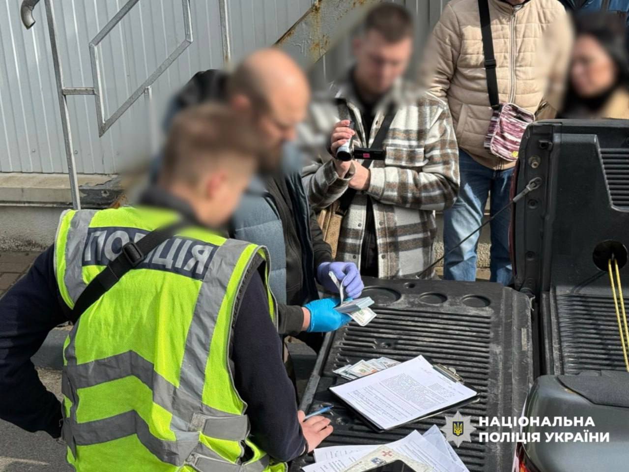 За 23 тисячі доларів у Молдову: киянин організував схему виїзду за кордон для ухилянтів