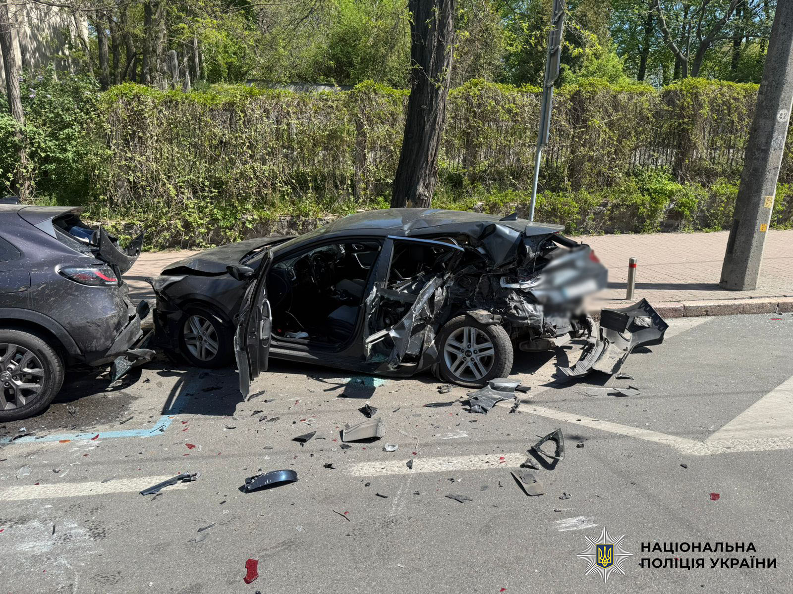 Біля ботсаду Гришка водій Maserati протаранив три авто - фото 5