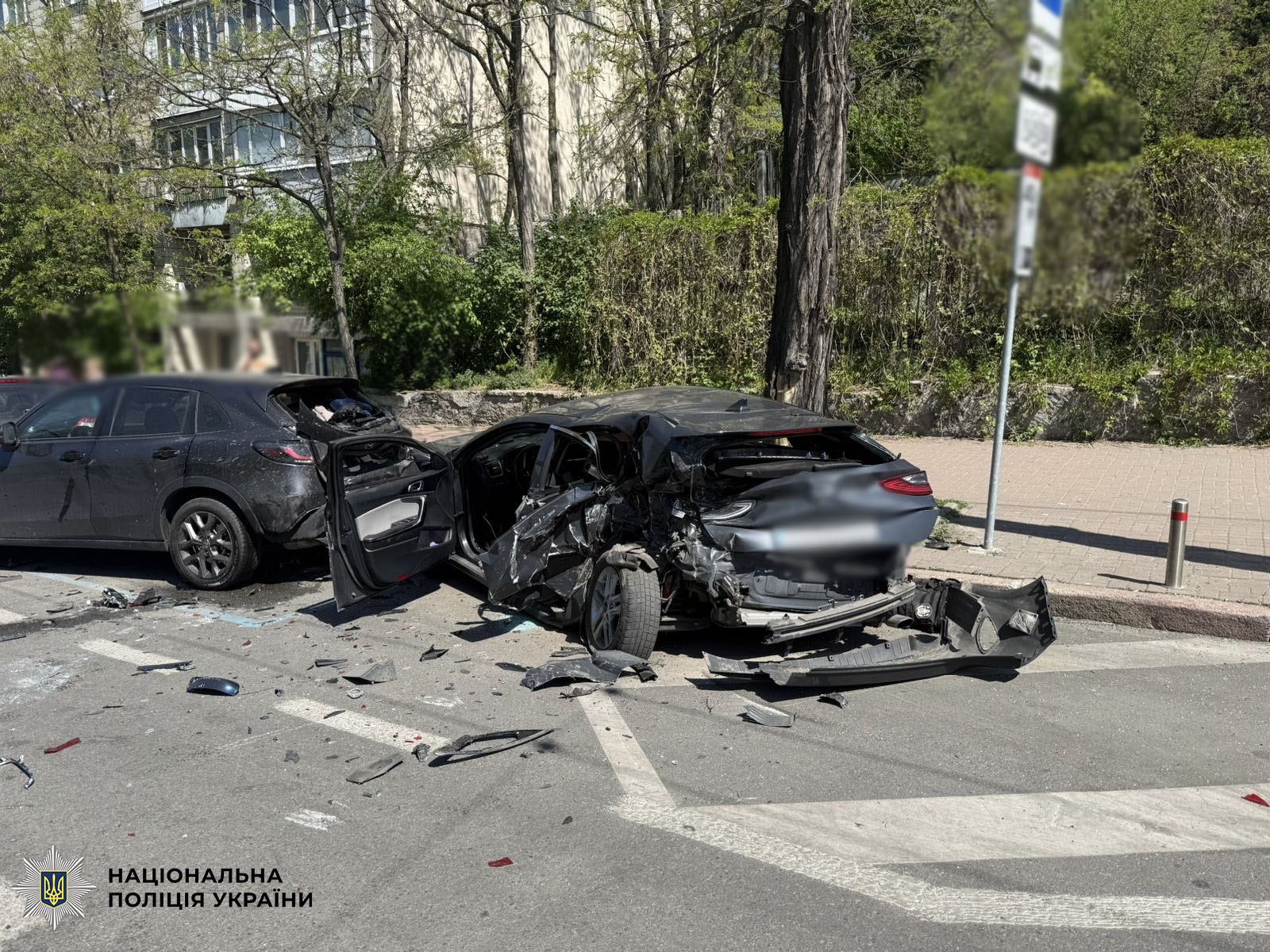 Біля ботсаду Гришка водій Maserati протаранив три авто - фото 3