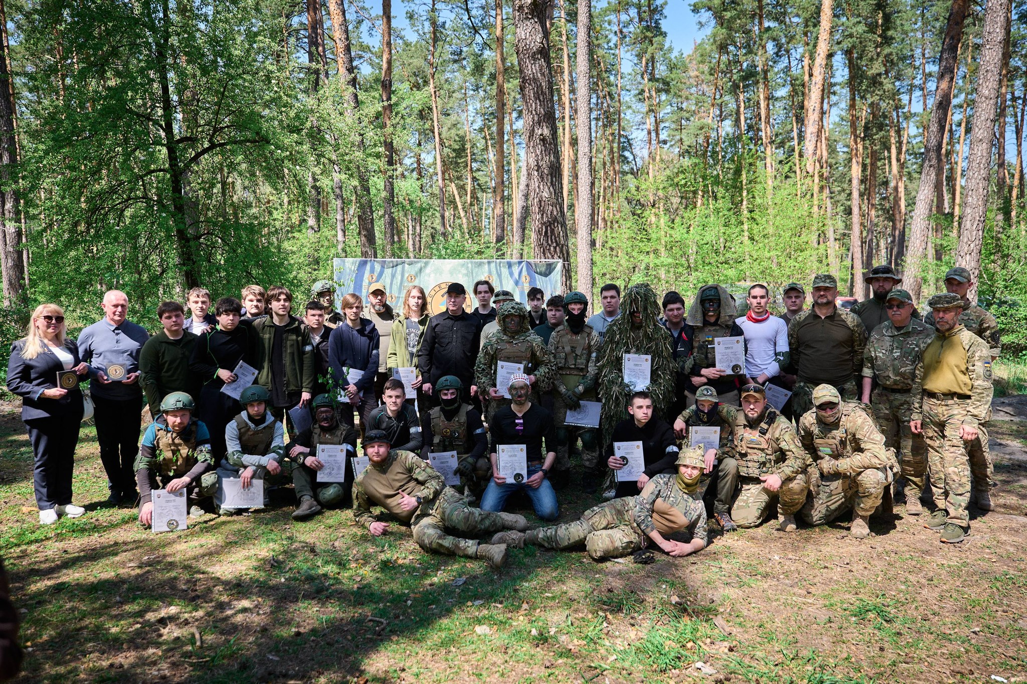 У Черкаській області студенти пройшли курс основ національного спротиву. Фото