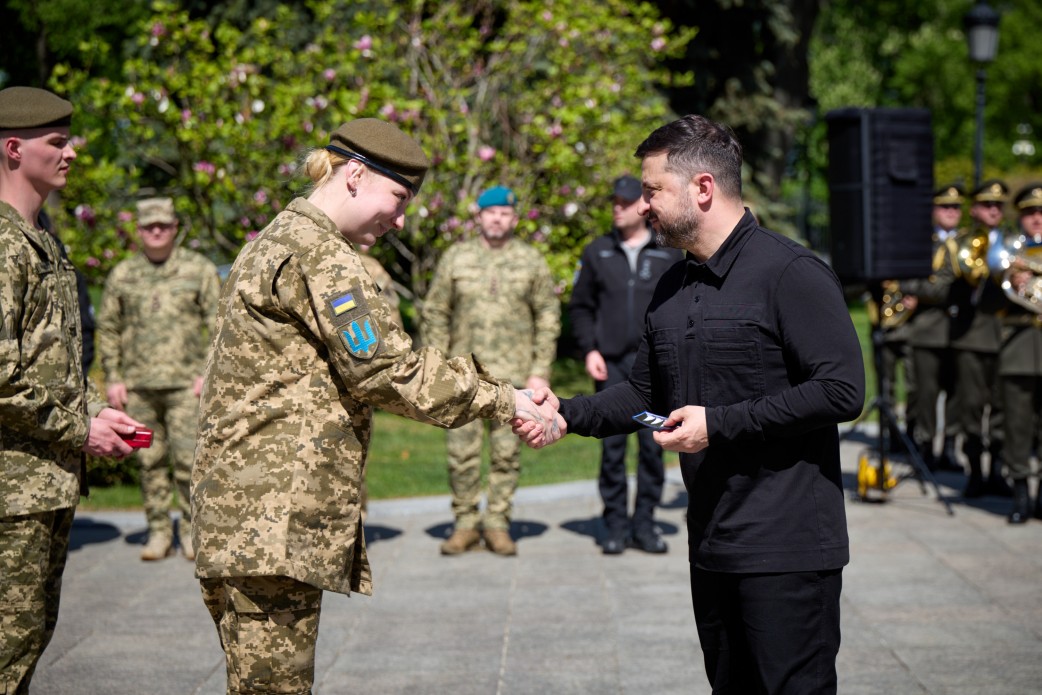 Президент відзначив піхотинців державними нагородами - фото 3