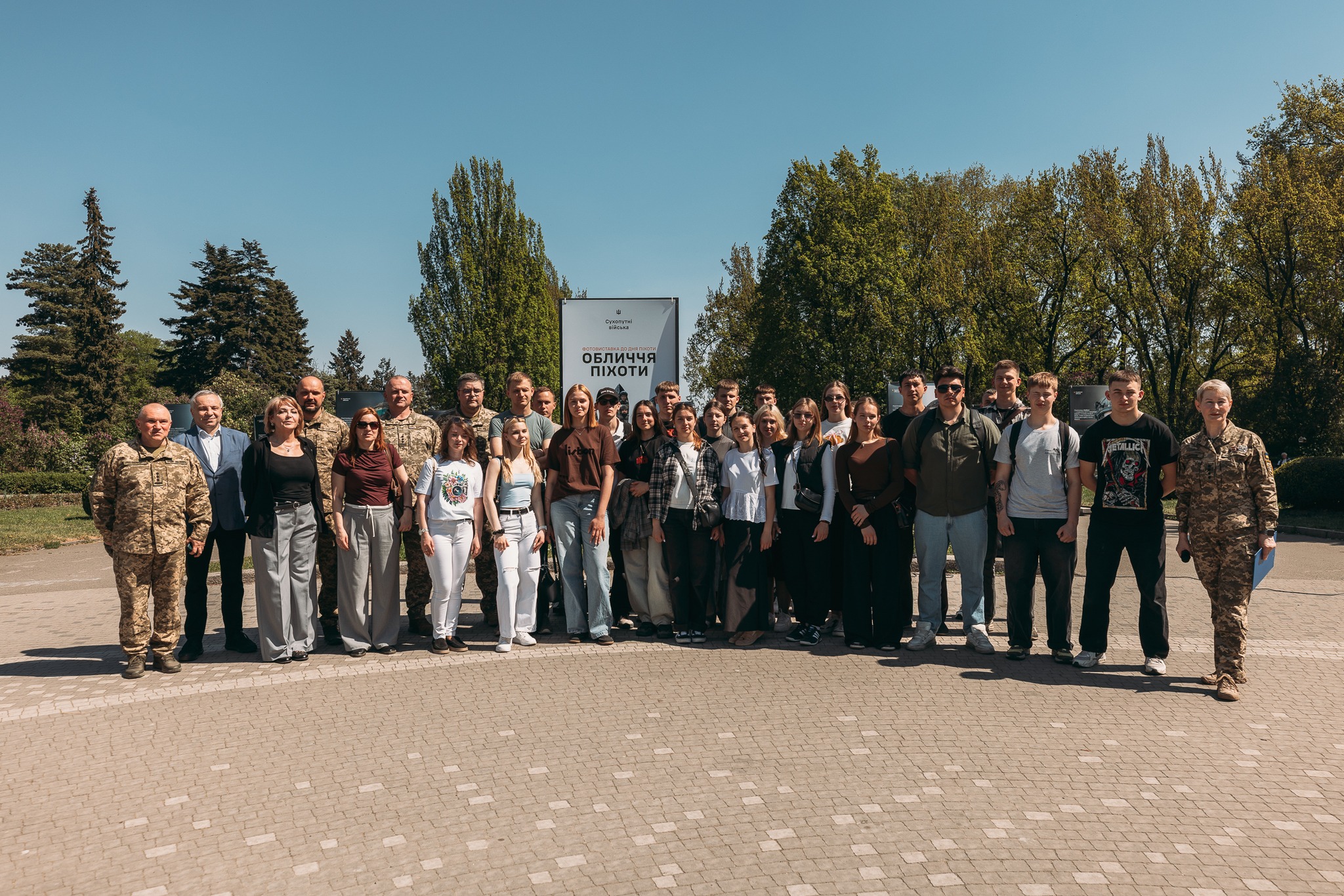 На території ботсаду імені Гришка відкрили фотовиставку «Обличчя піхоти»