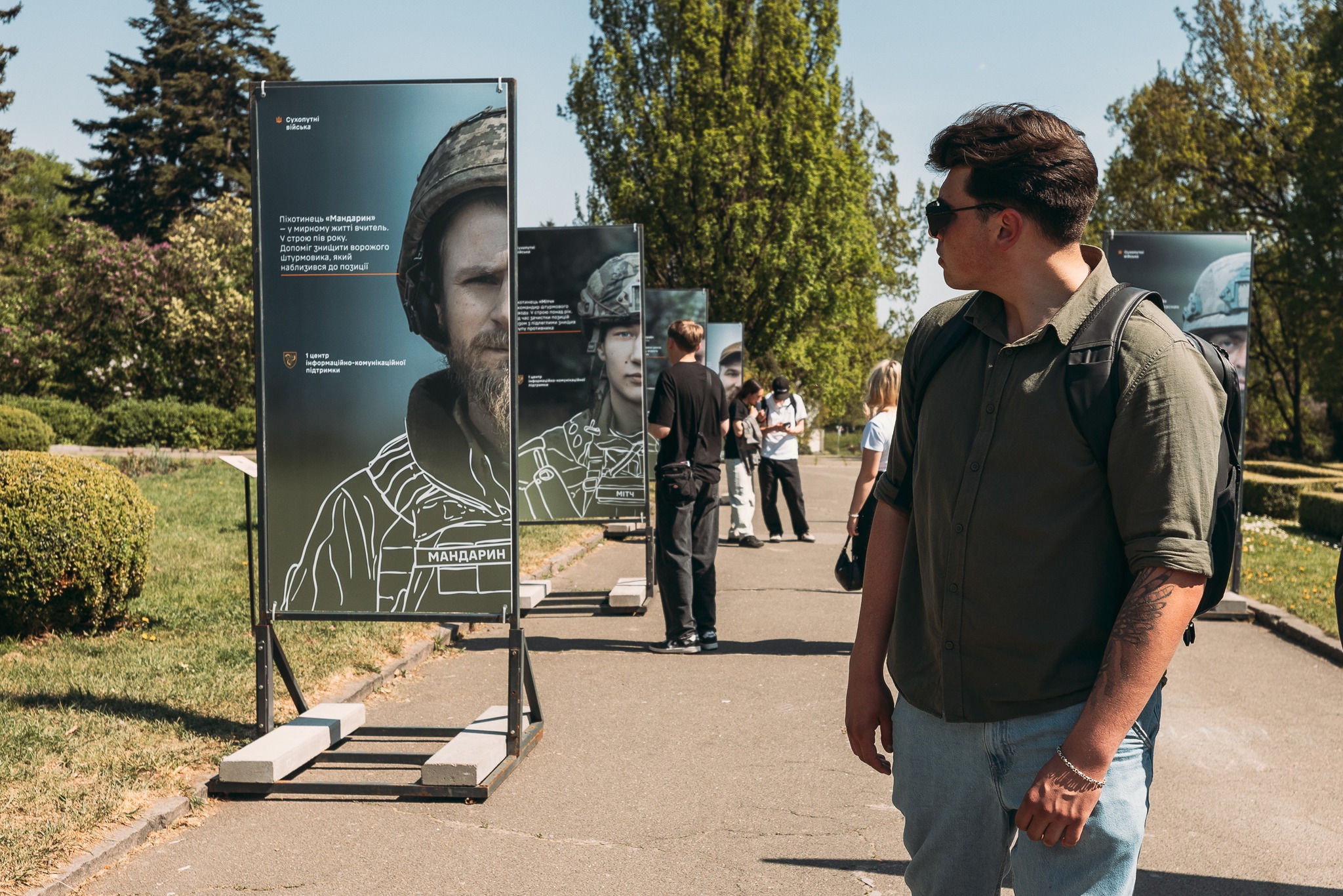 На території ботсаду імені Гришка відкрили фотовиставку «Обличчя піхоти» - фото 3