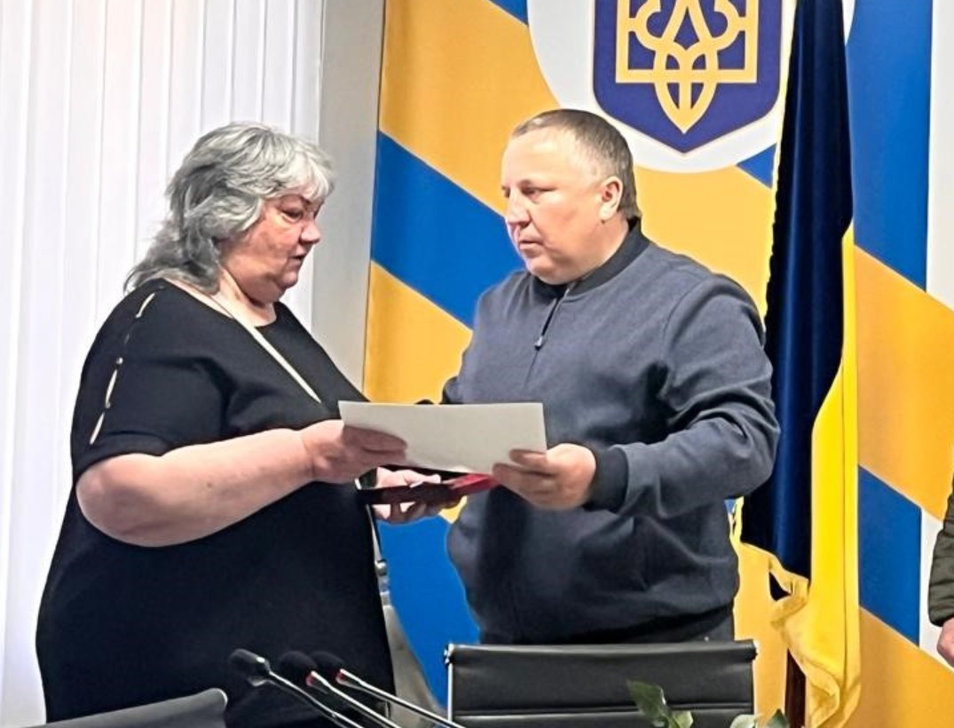 Посмертні нагороди вручили рідним загиблих воїнів Повітряних сил з Черкащини - фото 2