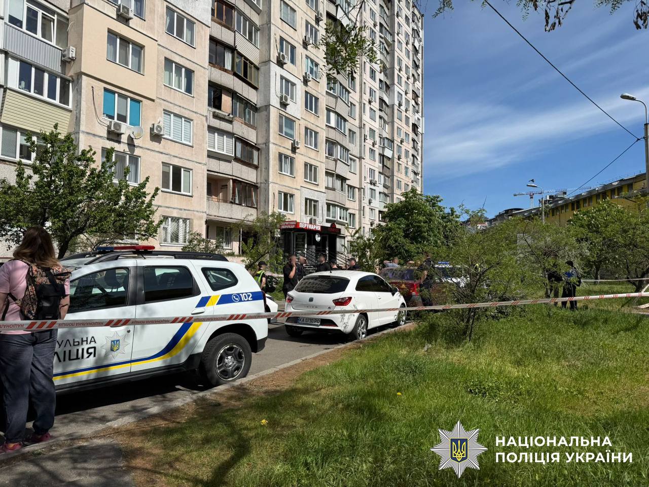 В Оболонському районі чоловік випав з вікна на 11 поверсі