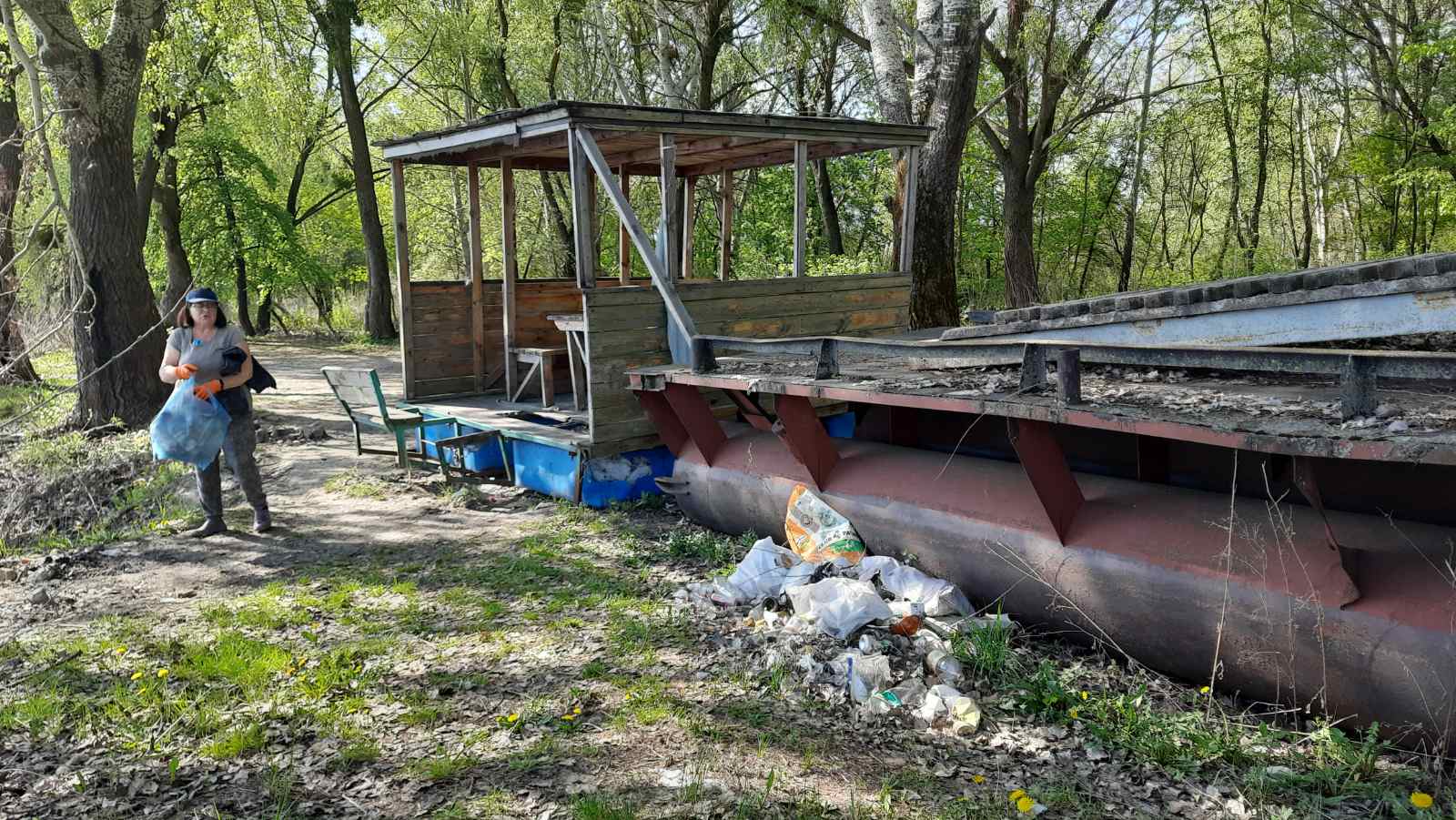 Сто мішків сміття зібрали на набережній Дніпра у Канівській громаді