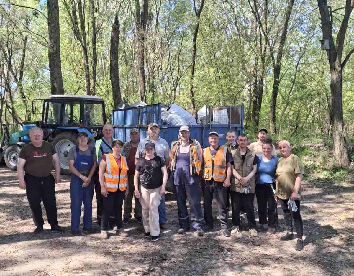 Сто мішків сміття зібрали на набережній Дніпра у Канівській громаді - фото 2
