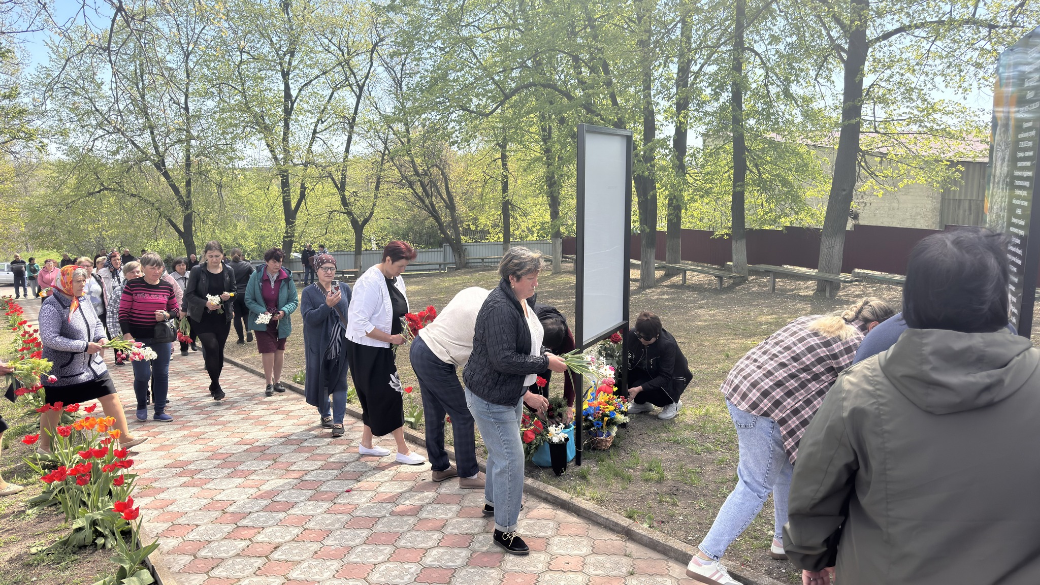 Алею Героїв відкрили у селі Баландине на Черкащині. Фото - фото 5