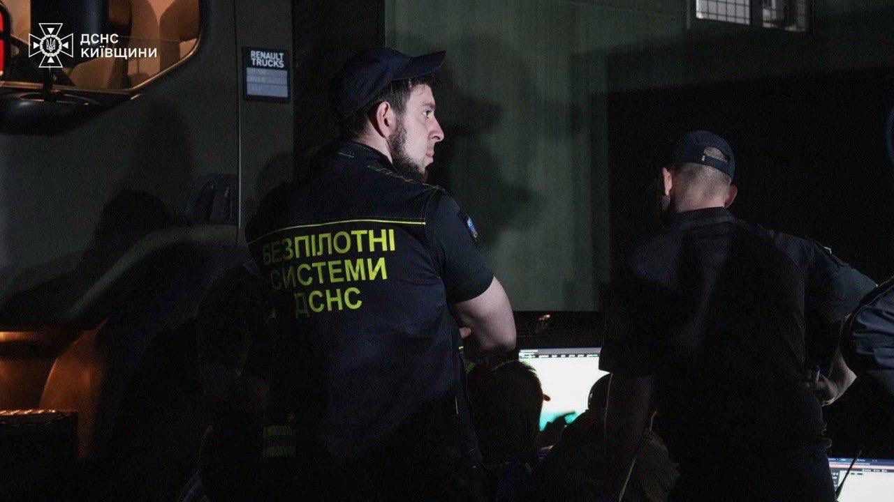 Понад 300 осіб ліквідовують пожежу у Зоні відчуження - фото 4