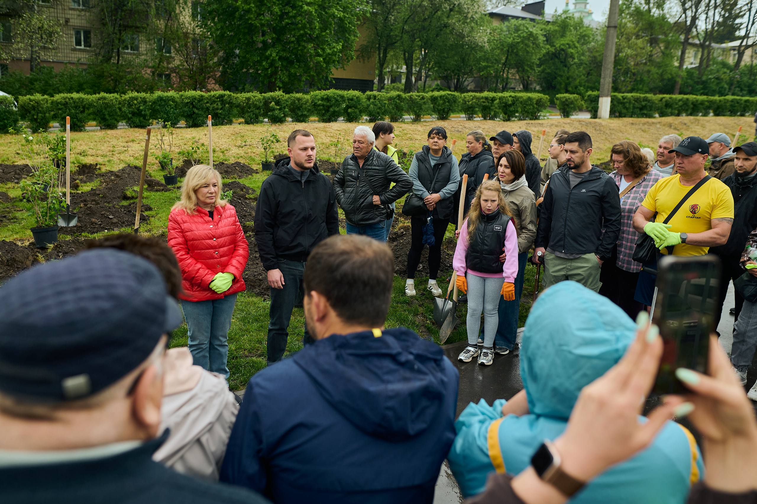 В Обухові у День матері висадили алею пам’яті загиблих Захисників - фото 6