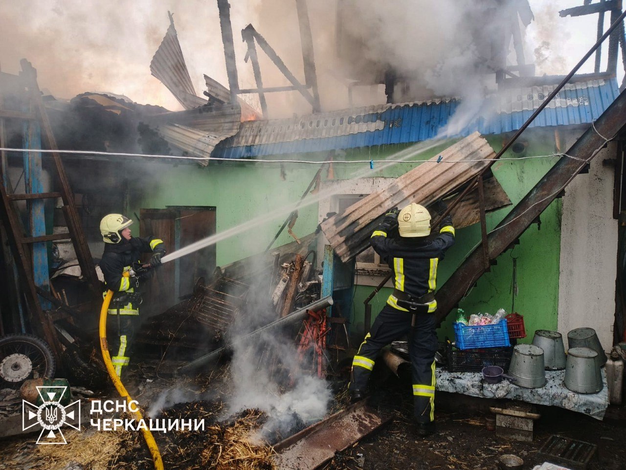 Двоє чоловіків отримали опіки під час пожеж на Черкащині