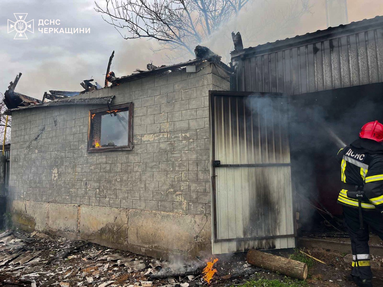 Двоє чоловіків отримали опіки під час пожеж на Черкащині - фото 2