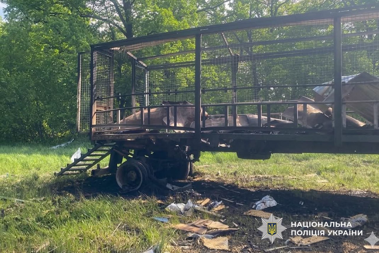 Поліцейські документують наслідки російської атаки ударними безпілотниками на Черкащині. Фото - фото 4