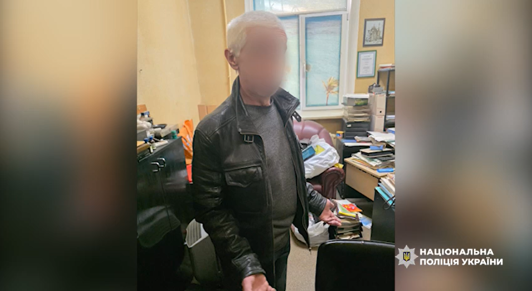 У центрі Києва чоловік розтрощив обладнання кав’ярні та травмував баристу