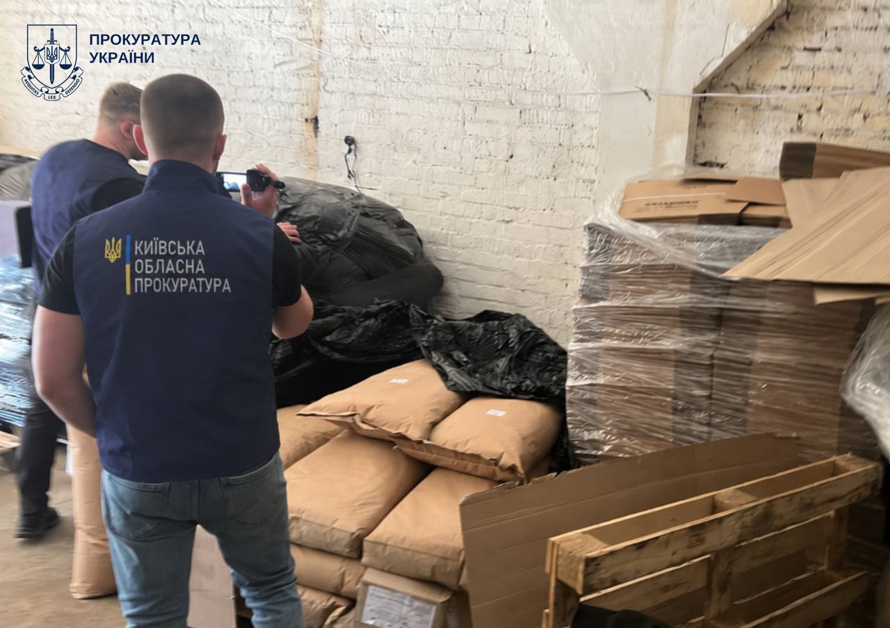 На Київщині викрили підпільне виробництво підробленої кави світових брендів: збитки 20 млн грн