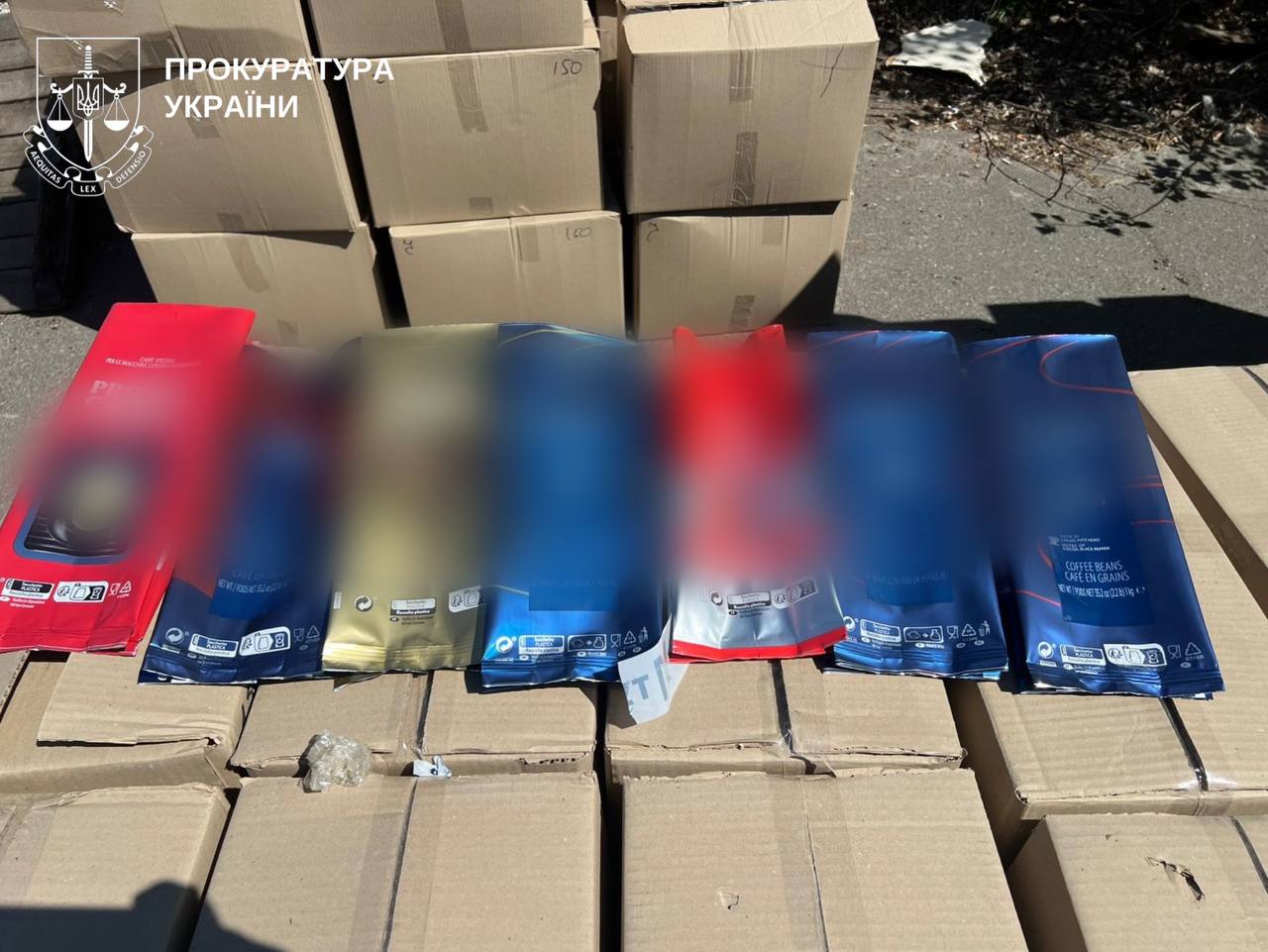 На Київщині викрили підпільне виробництво підробленої кави світових брендів: збитки 20 млн грн - фото 3
