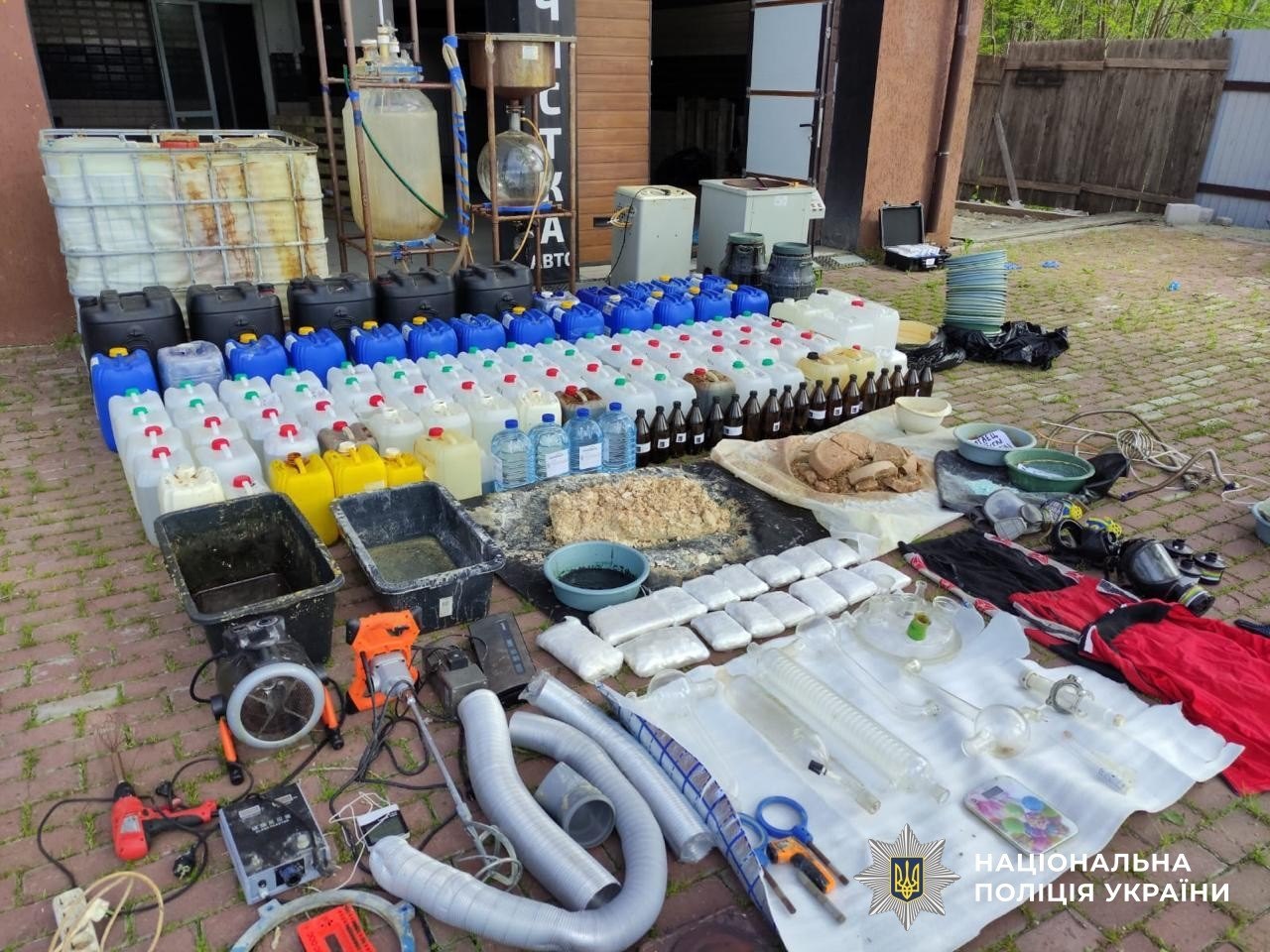 Уродженців Черкащини засудили за виготовлення та збут психотропів по всій Україні