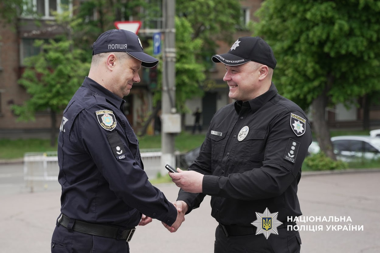 Черкаським поліцейським передали автомобілі, оснащені лабораторіями для проведення ДНК - фото 3
