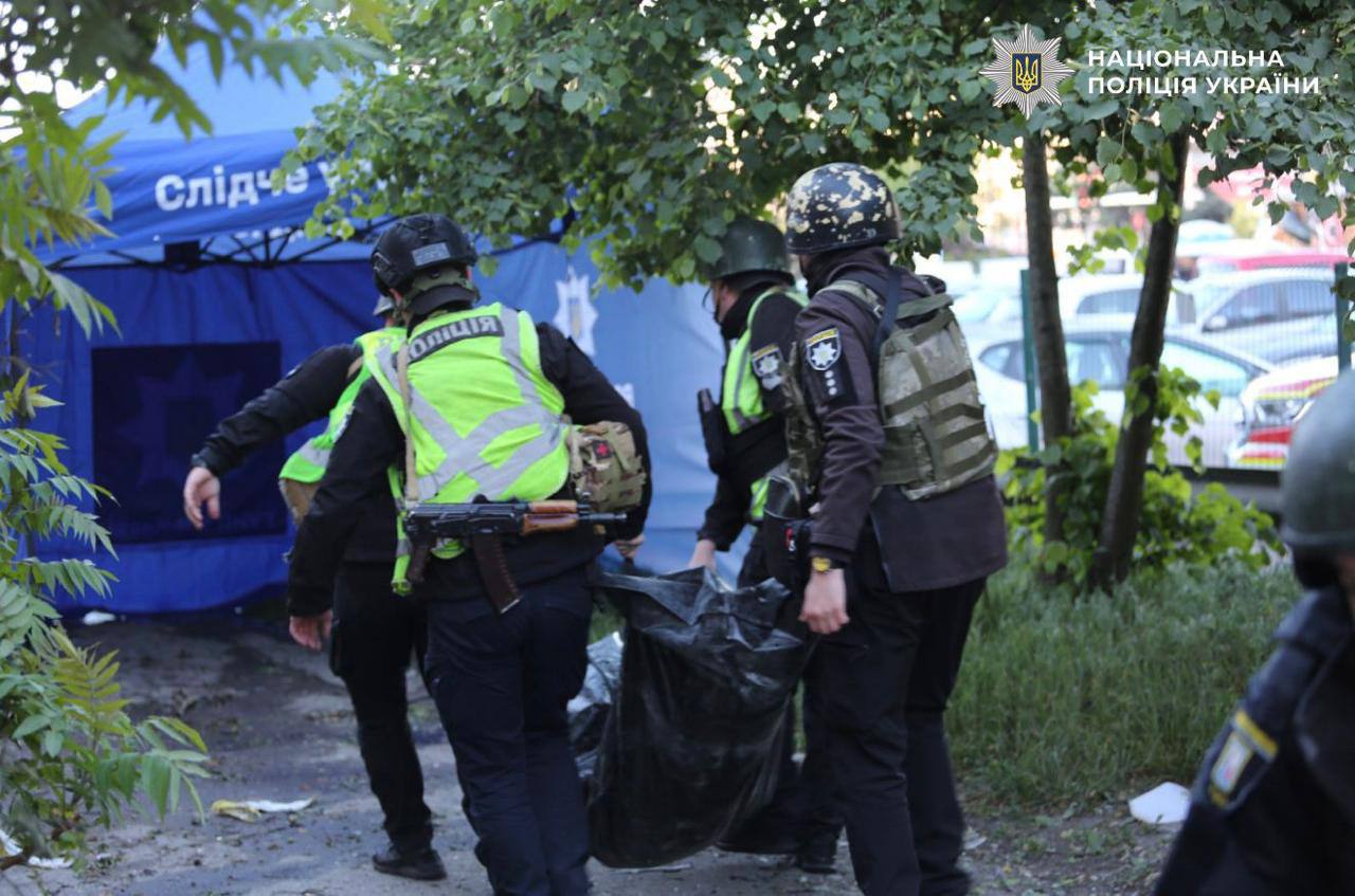 Через атаку рф загинуло 3 людей у Києві, вважаються зниклими безвісти 10, їх розшукують - фото 3