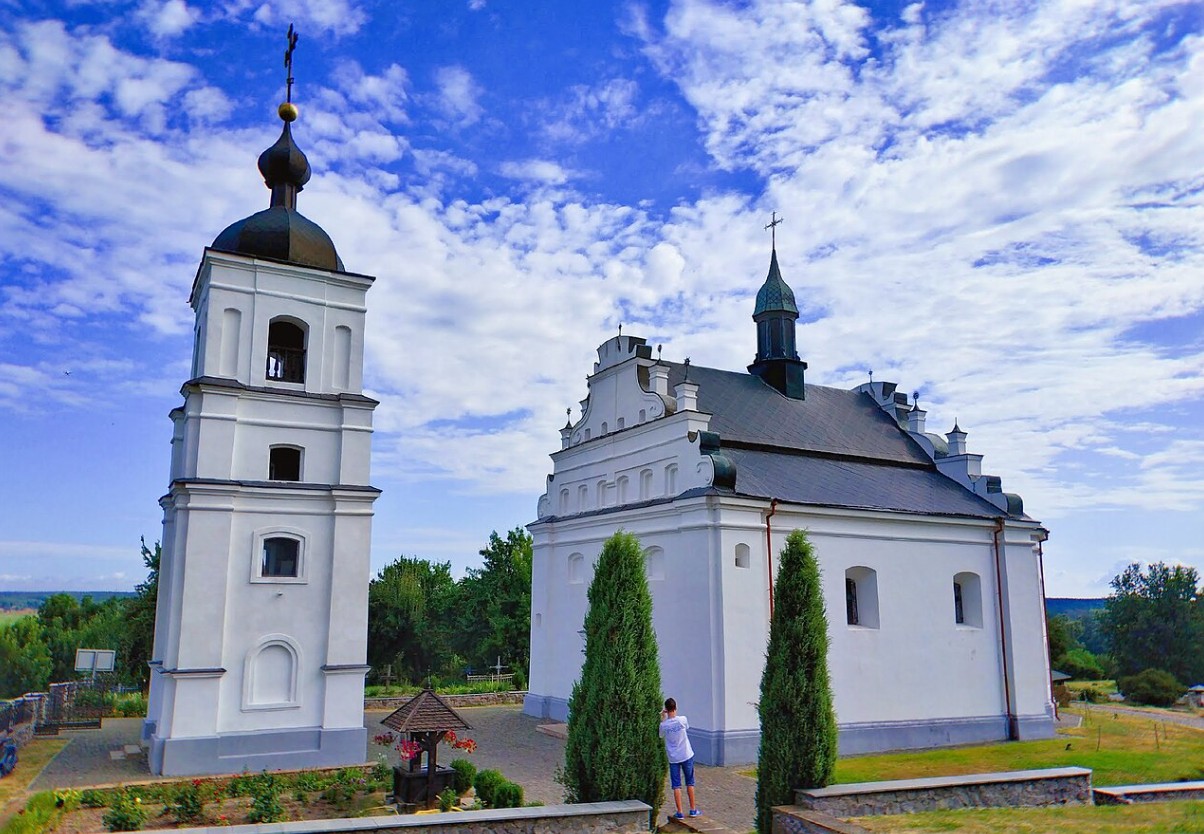 Храм з 5-гривневої купюри: що приховують стіни Іллінської церкви у Суботові