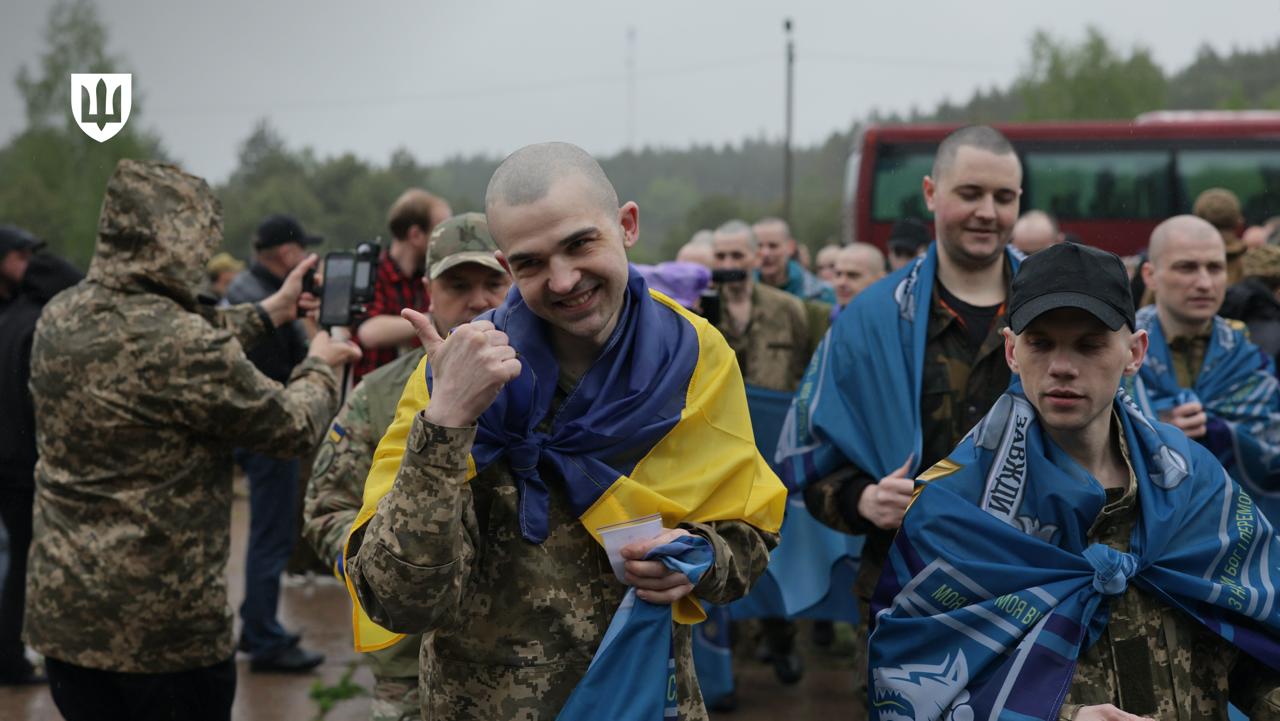 Україна повернула з полону рф 205 громадян - фото 2