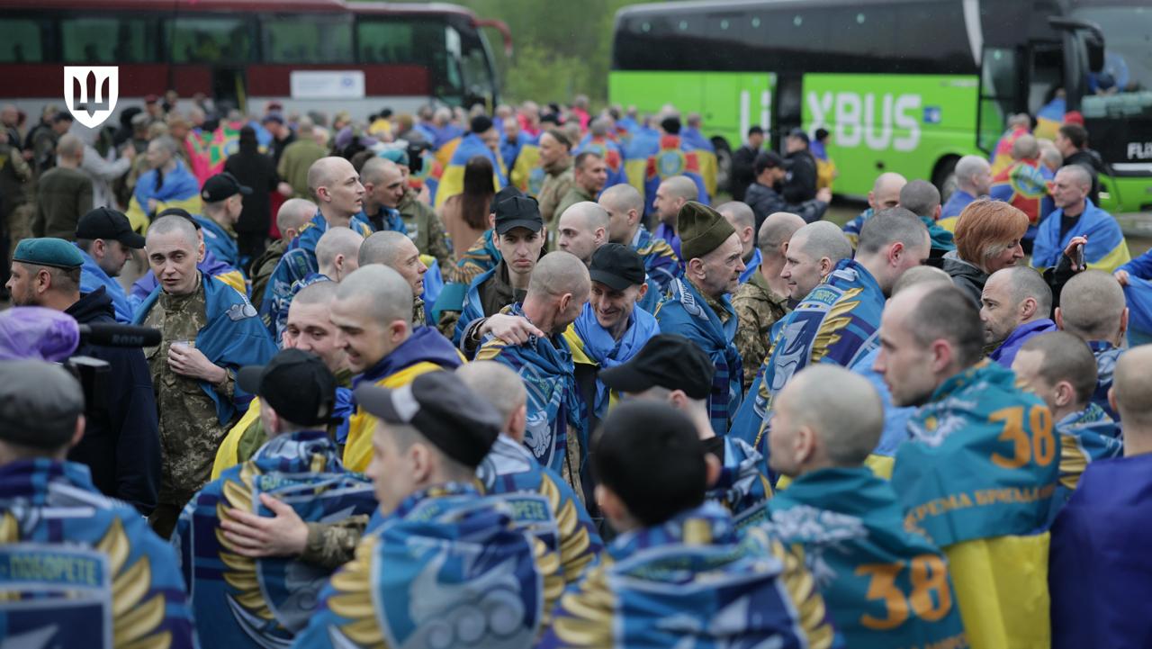 Україна повернула з полону рф 205 громадян - фото 7