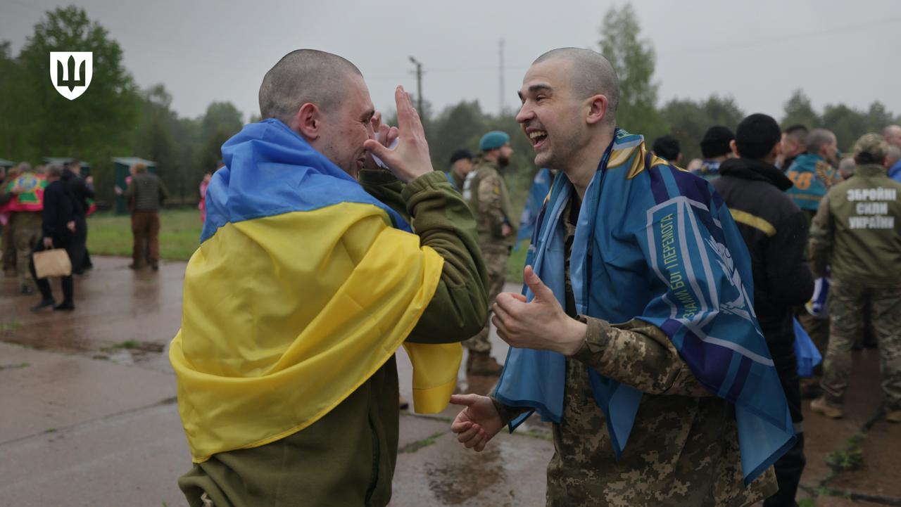 Україна повернула з полону рф 205 громадян - фото 6