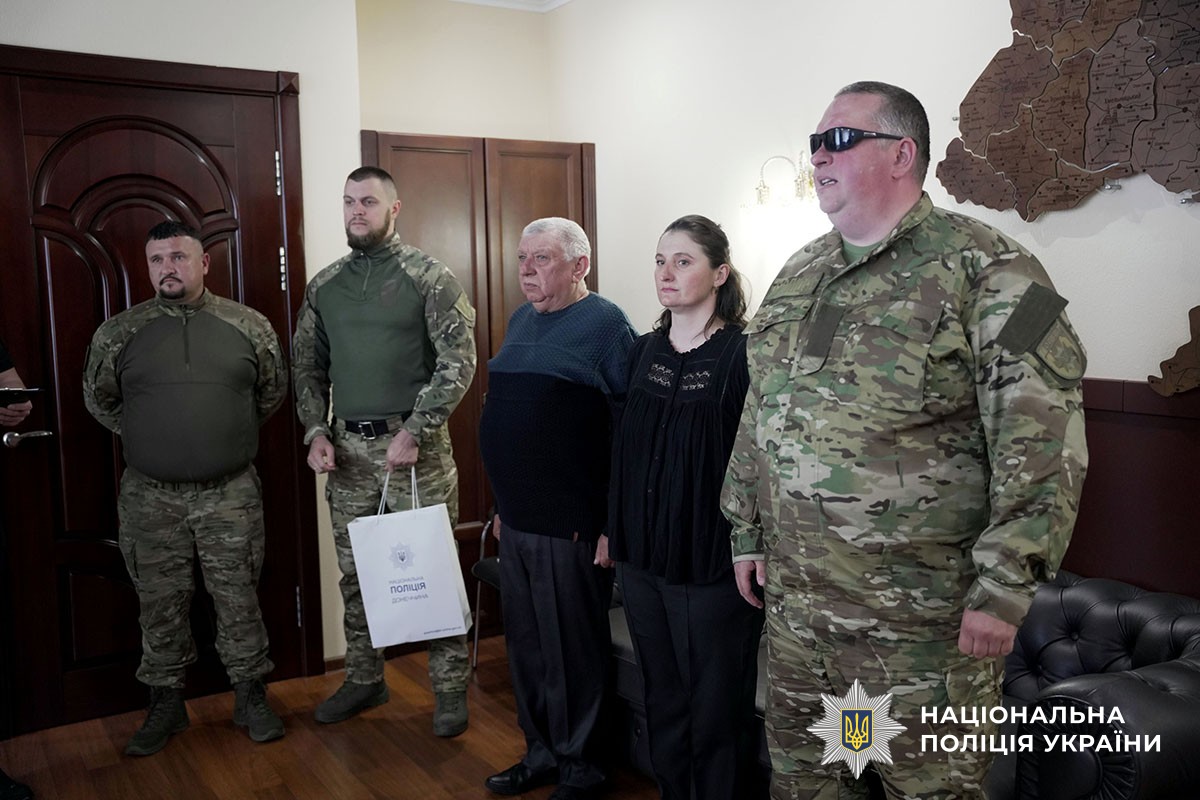 У Черкасах вручили орден поліцейському, який втратив зір на війні - фото 3