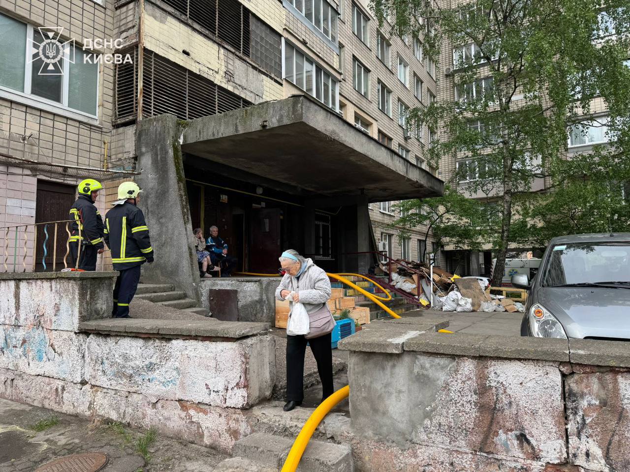 У Печерському районі на пожежі врятували людину