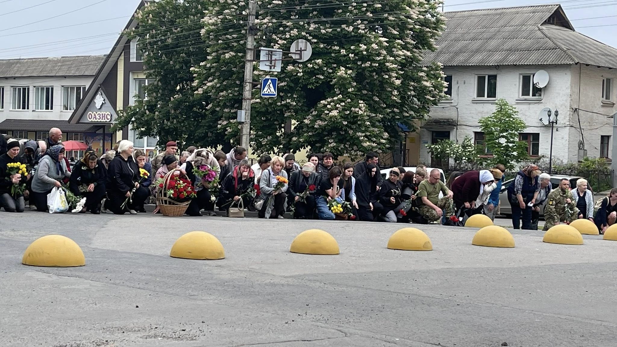На Черкащині поховали 27-річного командира відділення Дмитра Тимошенка, його батько теж у ЗСУ - фото 6