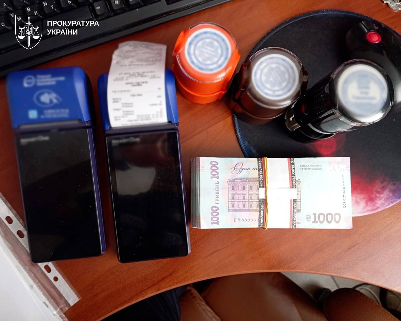 Вимагав половину компенсації за «єВідновлення»: на Київщині затримали посадовця селищної ради та його спільника - фото 2