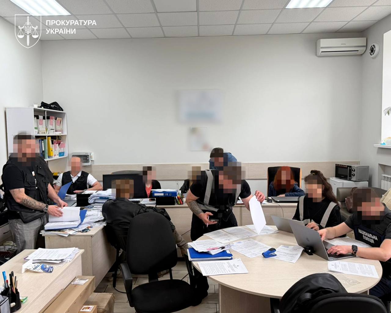 Вимагав половину компенсації за «єВідновлення»: на Київщині затримали посадовця селищної ради та його спільника - фото 3