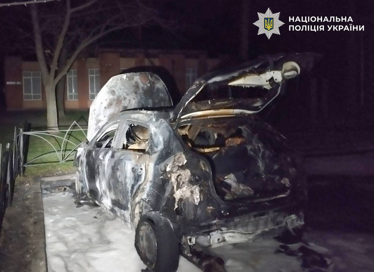 Маскував цивільні машини під військові та палив їх: у Києві затримали агента рф