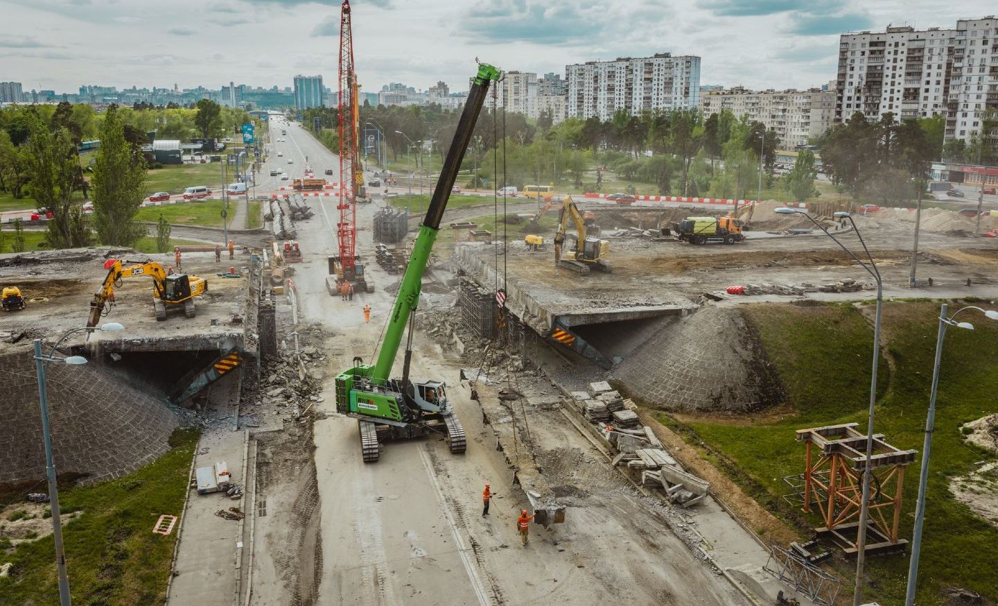 Шляхопровід біля метро «Чернігівська» розширять до восьми смуг руху