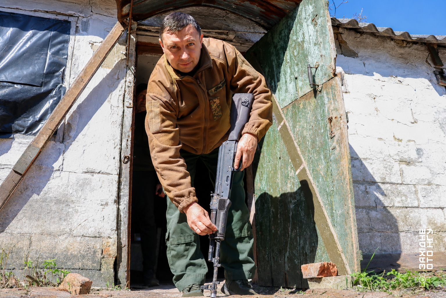 Душ та спортзал у хащах: вінницькі нацгвардійці показали свій побут на фронті - фото 5