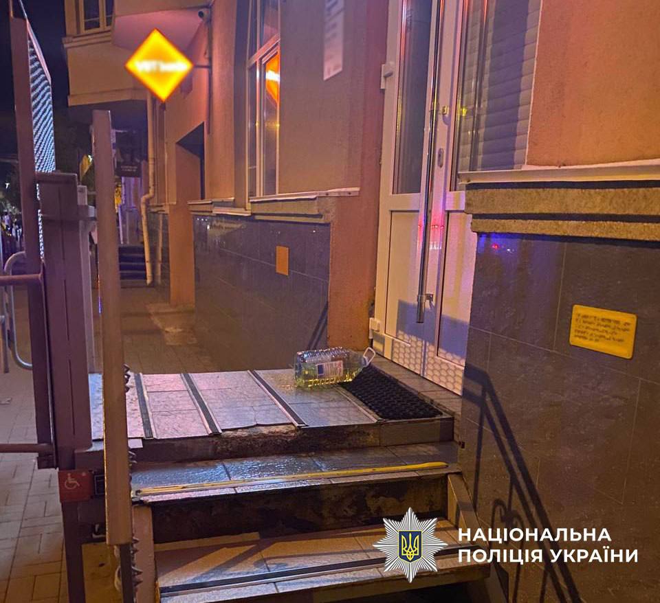 Киянин намагався підпалити банківське відділення на замовлення рф