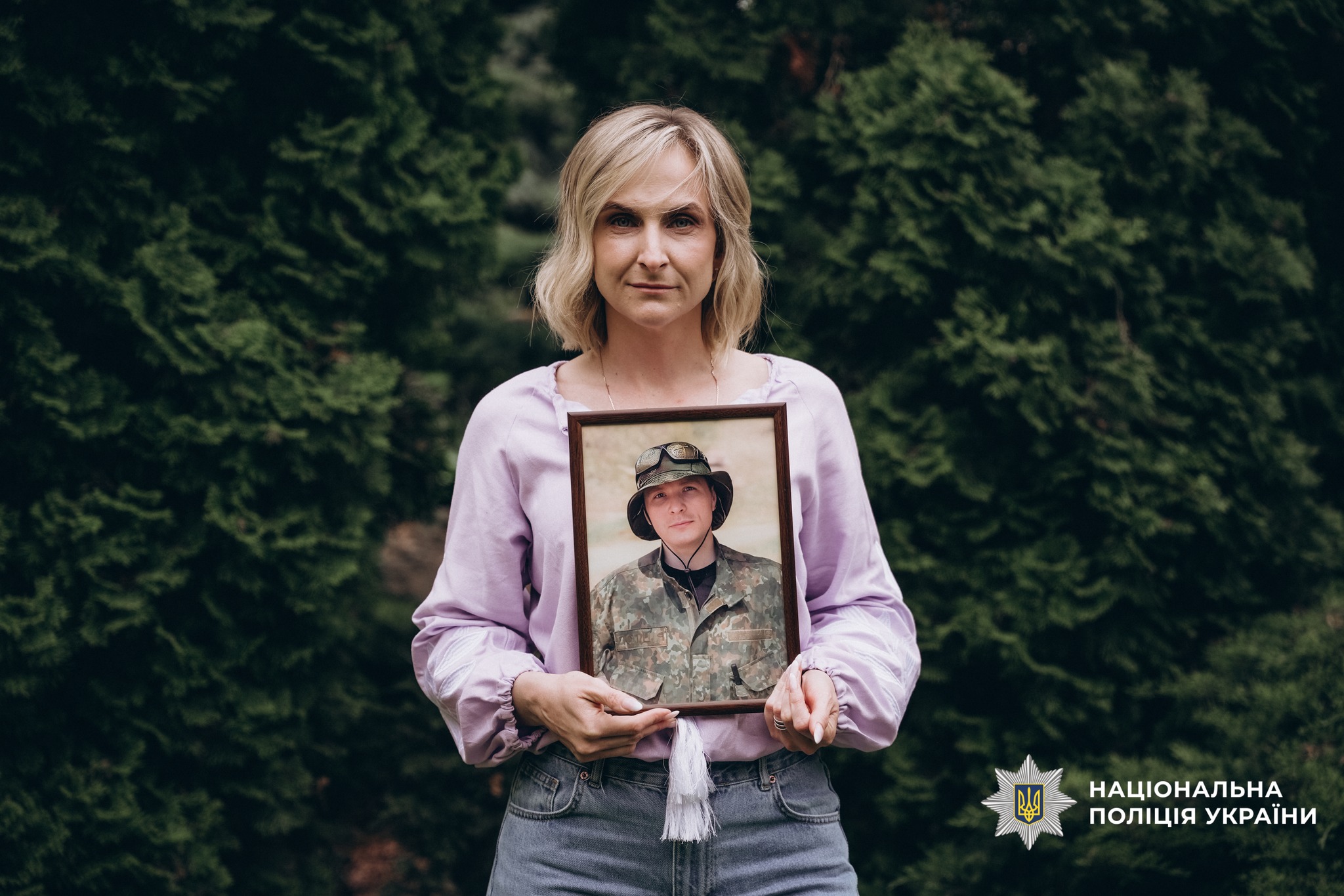 Сім’ї загиблих поліцейських з Черкащини одягнули вишиванки для щемної фотосесії - фото 9