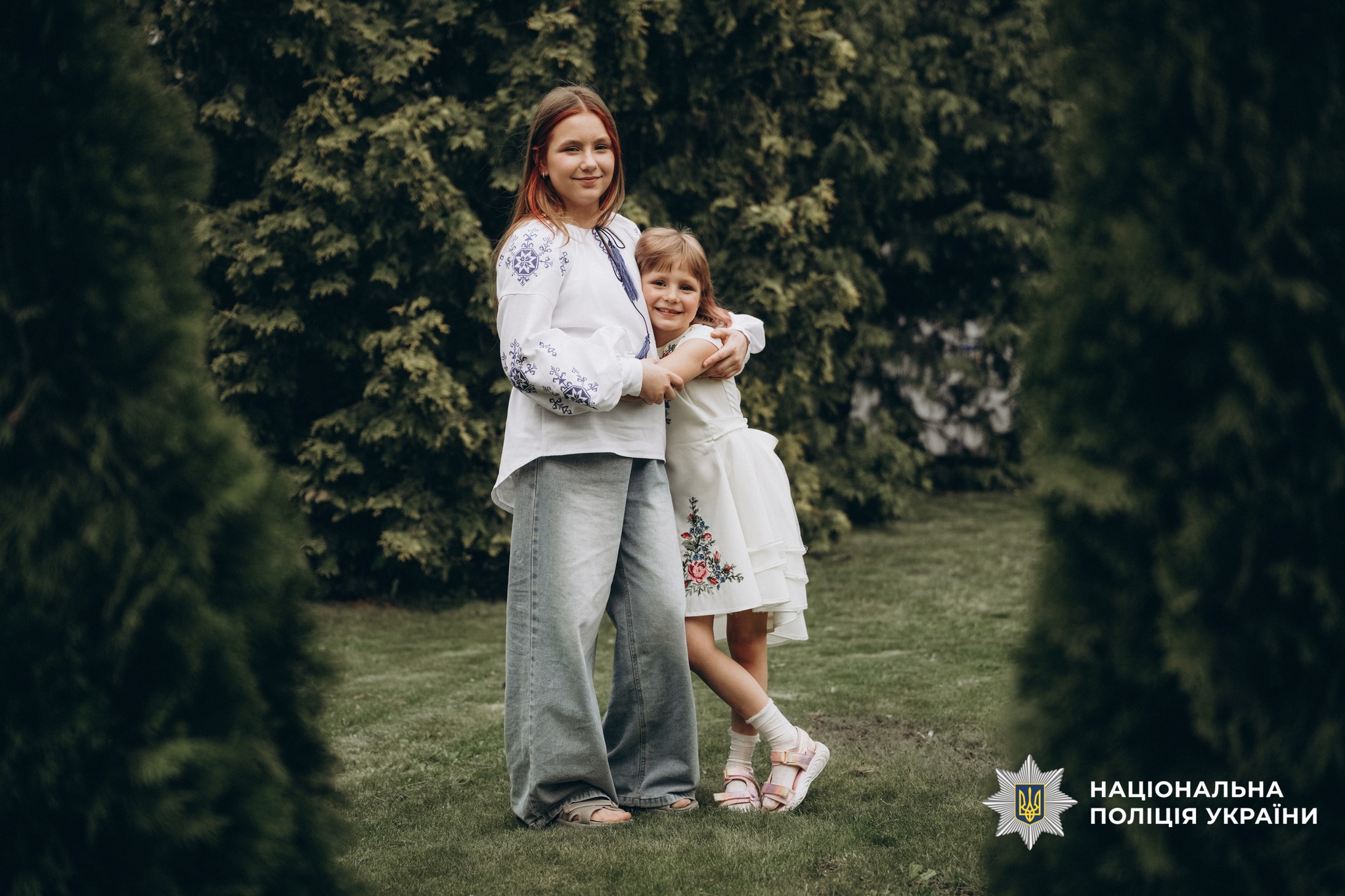 Сім’ї загиблих поліцейських з Черкащини одягнули вишиванки для щемної фотосесії - фото 14